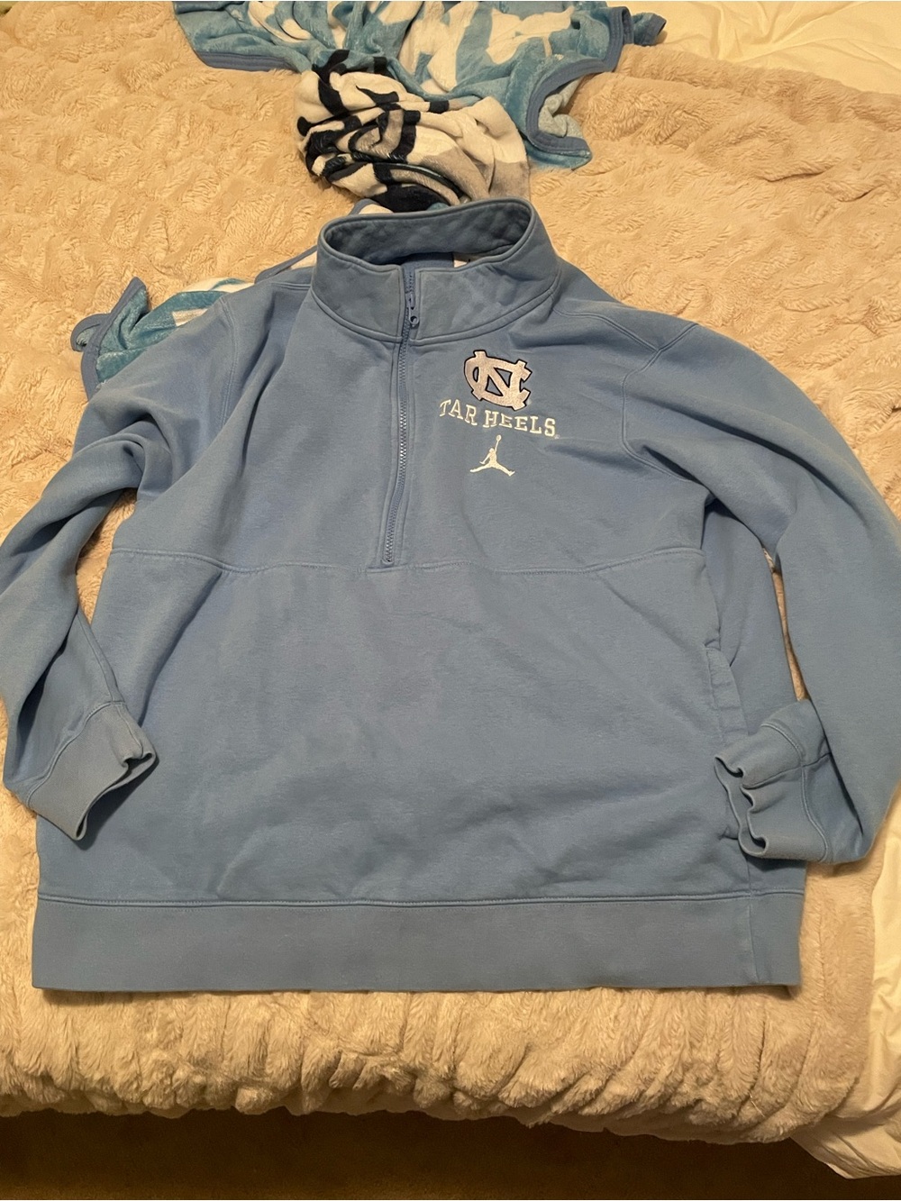 Jordan Men’s North Carolina Tar Heels Light Blue Quarter-Zip Fleece Sweatshirt